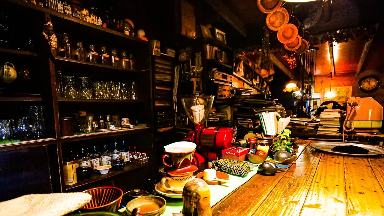 【屋根裏の隠れ喫茶店】コーヒーとオムレツ 老舗のサイフォン 屋根裏 貘