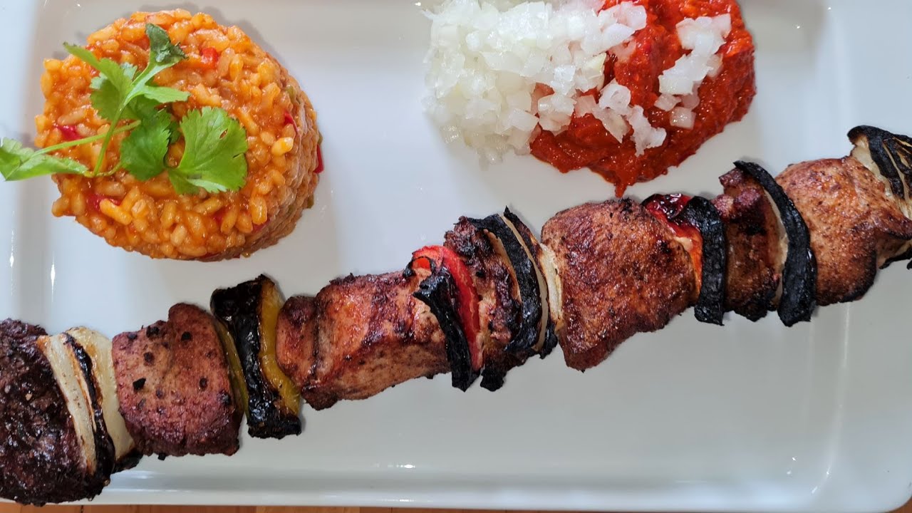 Räuberspieß mit Djuvec Reis und Ajva