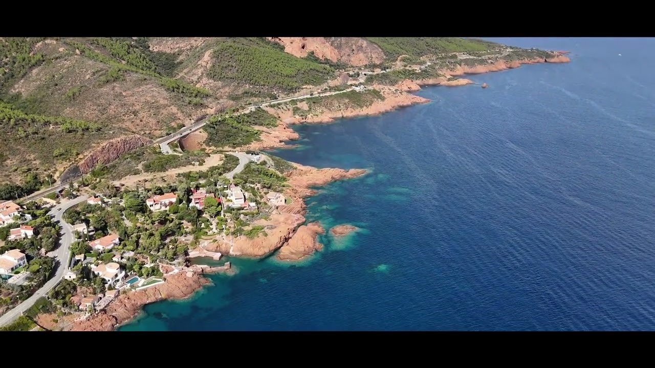calanque d'Anthéor et baie d'Agay au pied de l'Esterel