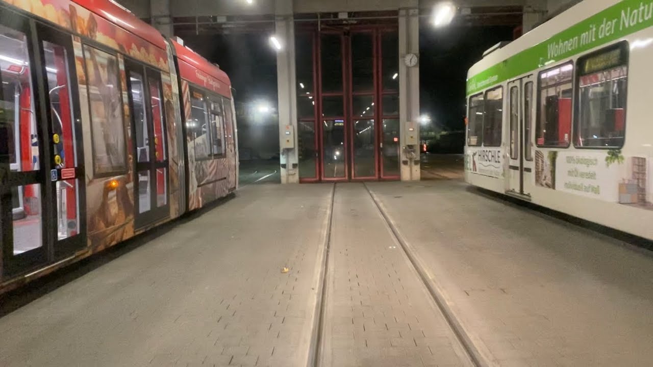 Abfahrt mit der 🚋 am frühen Morgen vom Betriebshof zur Linie 4,Freiburg ❤️Herbst🍁Schwarzwald🌲
