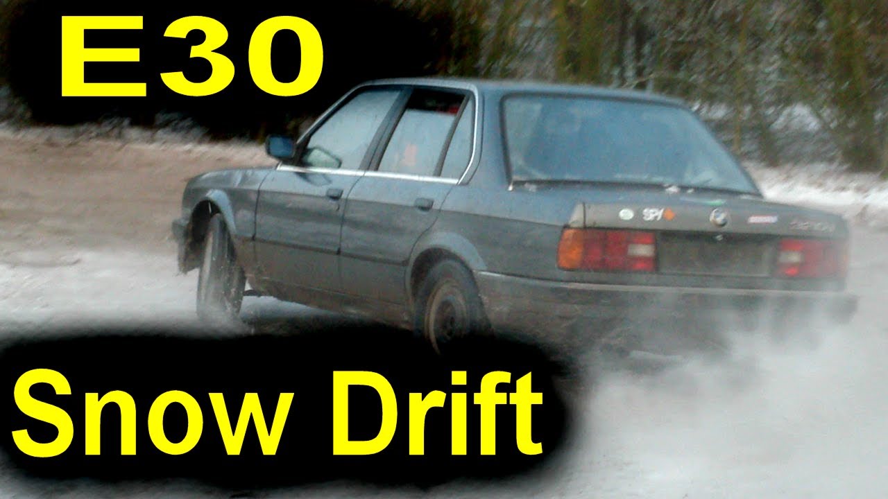 BMW E30 Snow Drifting