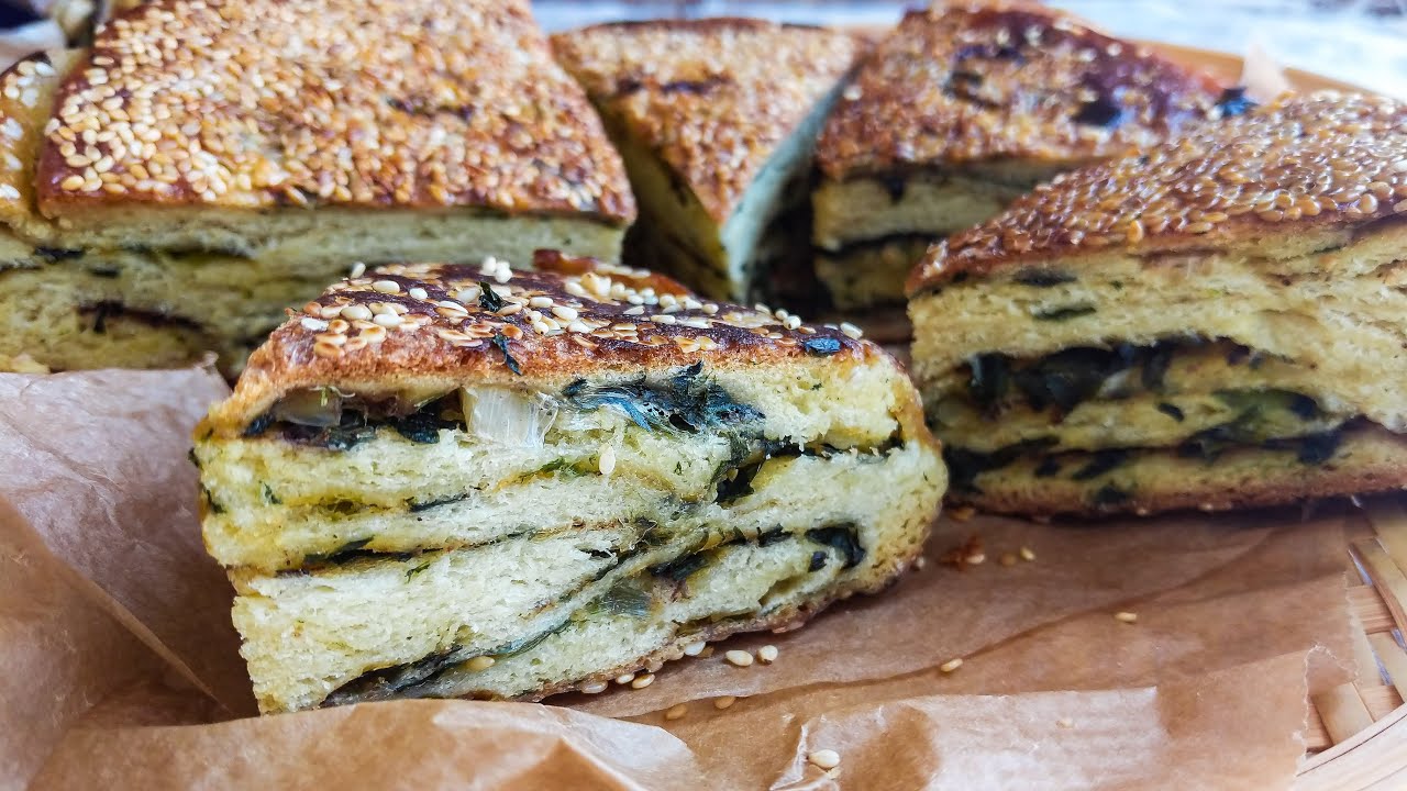 GIANT TAIWANESE SCALLION PIE!!  (VEGAN RECIPE) 台中葱花大饼