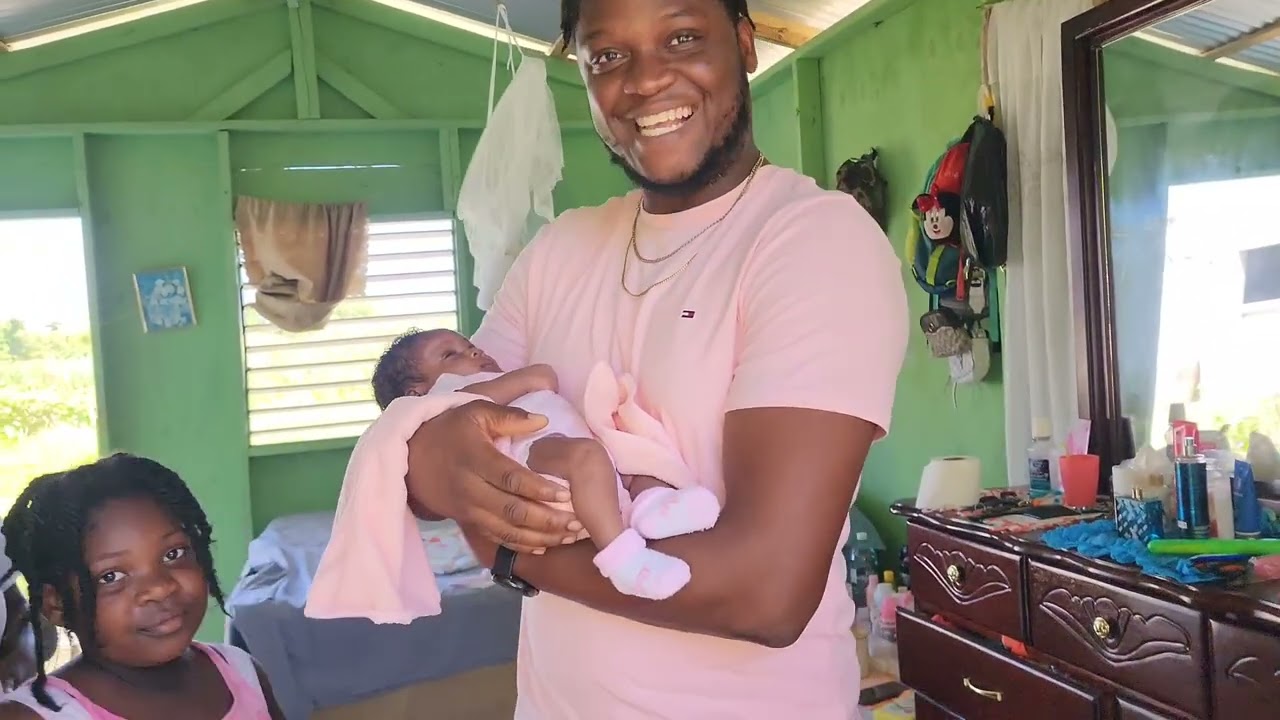 Giving my  granddaughter  a early morning  bath 🛁 