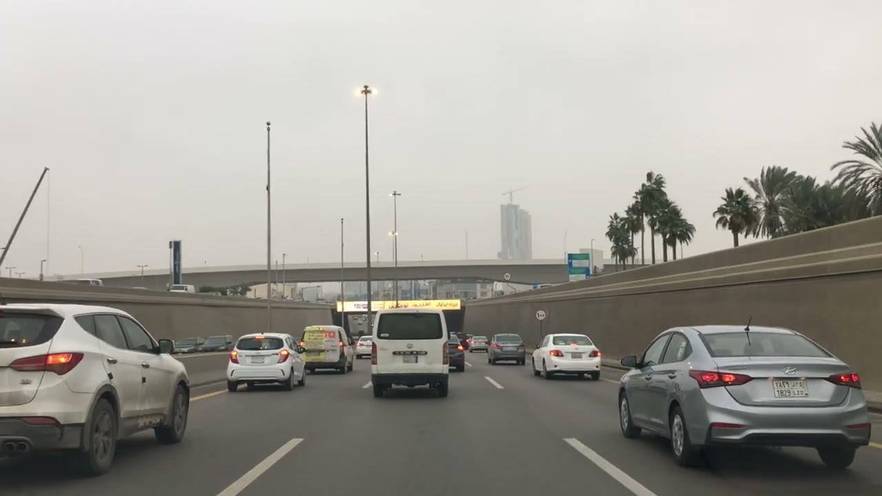 جولة صباحية في مدينة الرياض ضباب ومطر أجواء خيالية A tour in the city of Riyadh