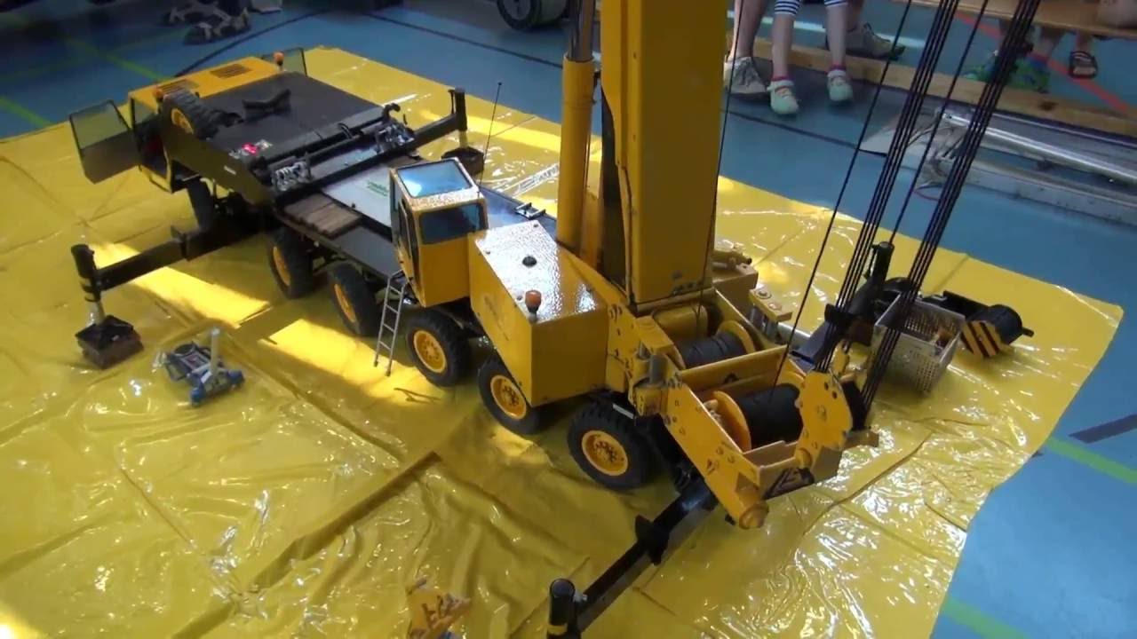FRANZ BRACHT HUGE CRANE 14 METER HIGH SCALE 1:8 RC MODEL EXTREME! Stunning