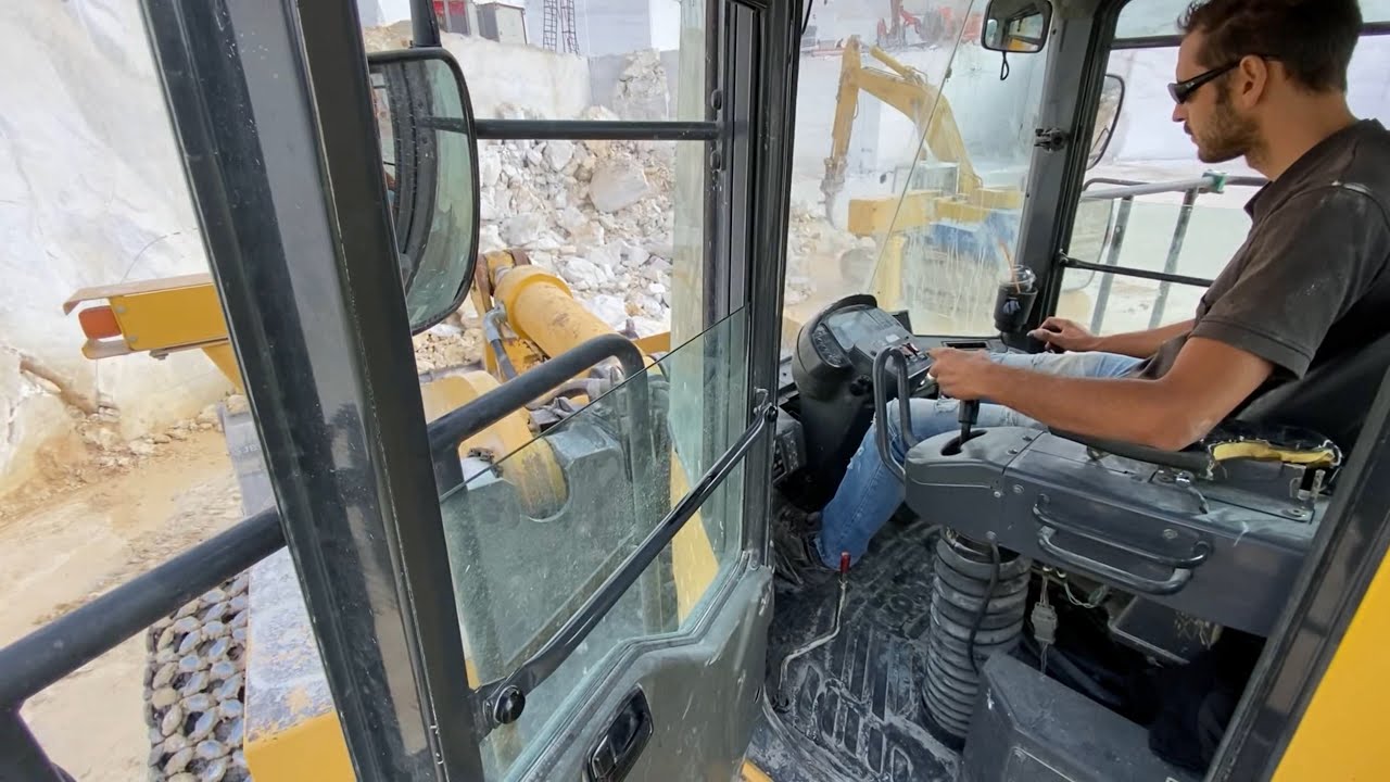 Komatsu WA800 Wheel Loader Loading Caterpillar 775E Dumpers