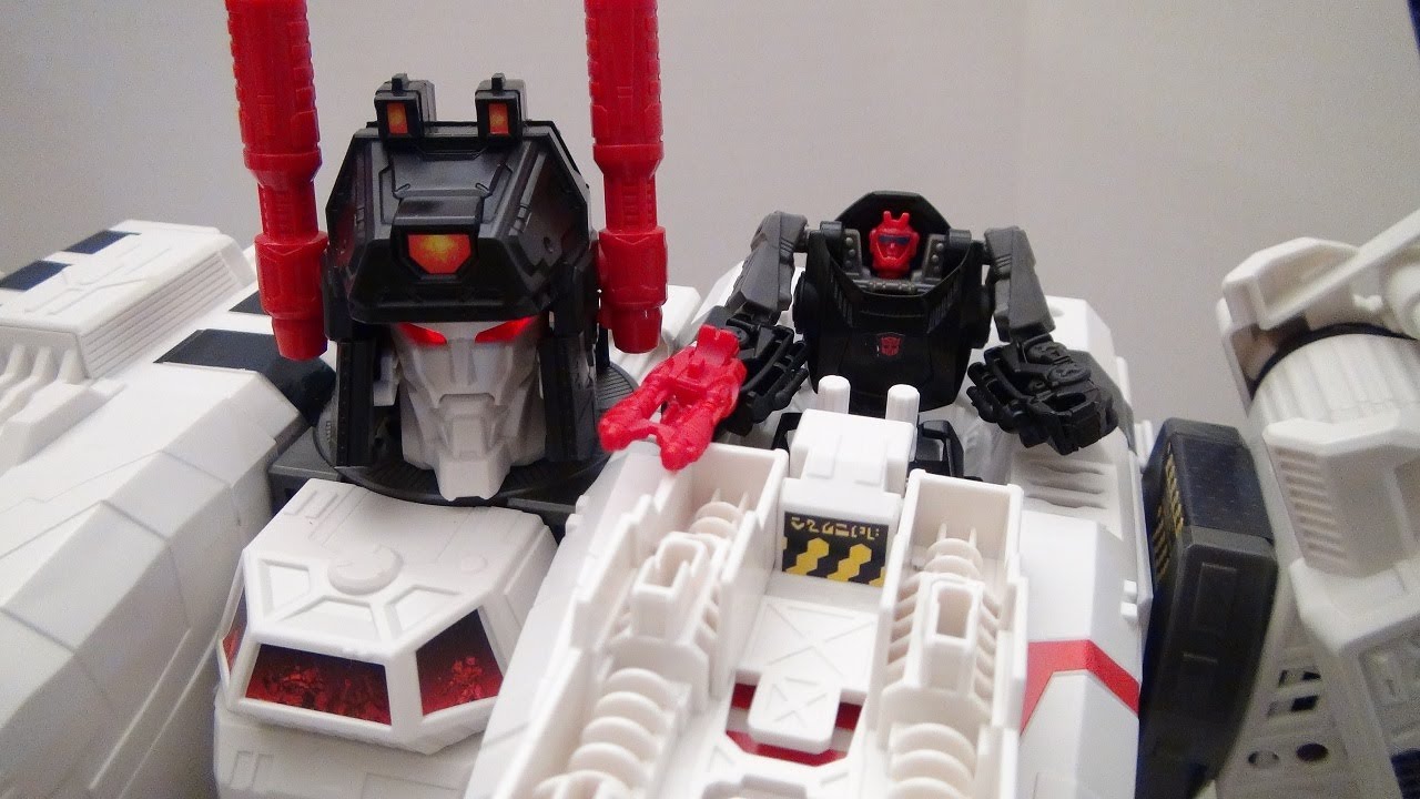 Обзор игрушки Metroplex Transformers Generations Titan Class
