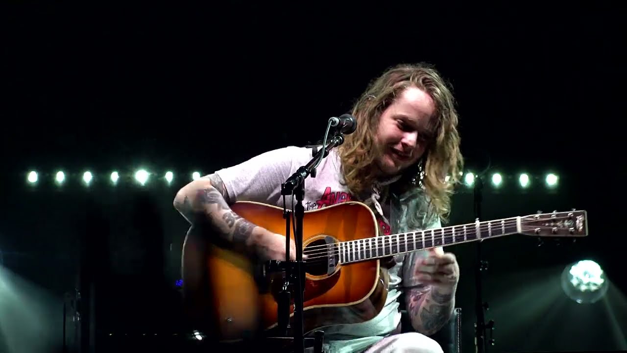 Billy Strings solo 