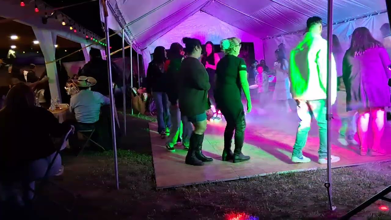 Fiesta sorpresa  de Ricardo Garcia Albarran en Fontana Ca.No tengo los derechos de autor 