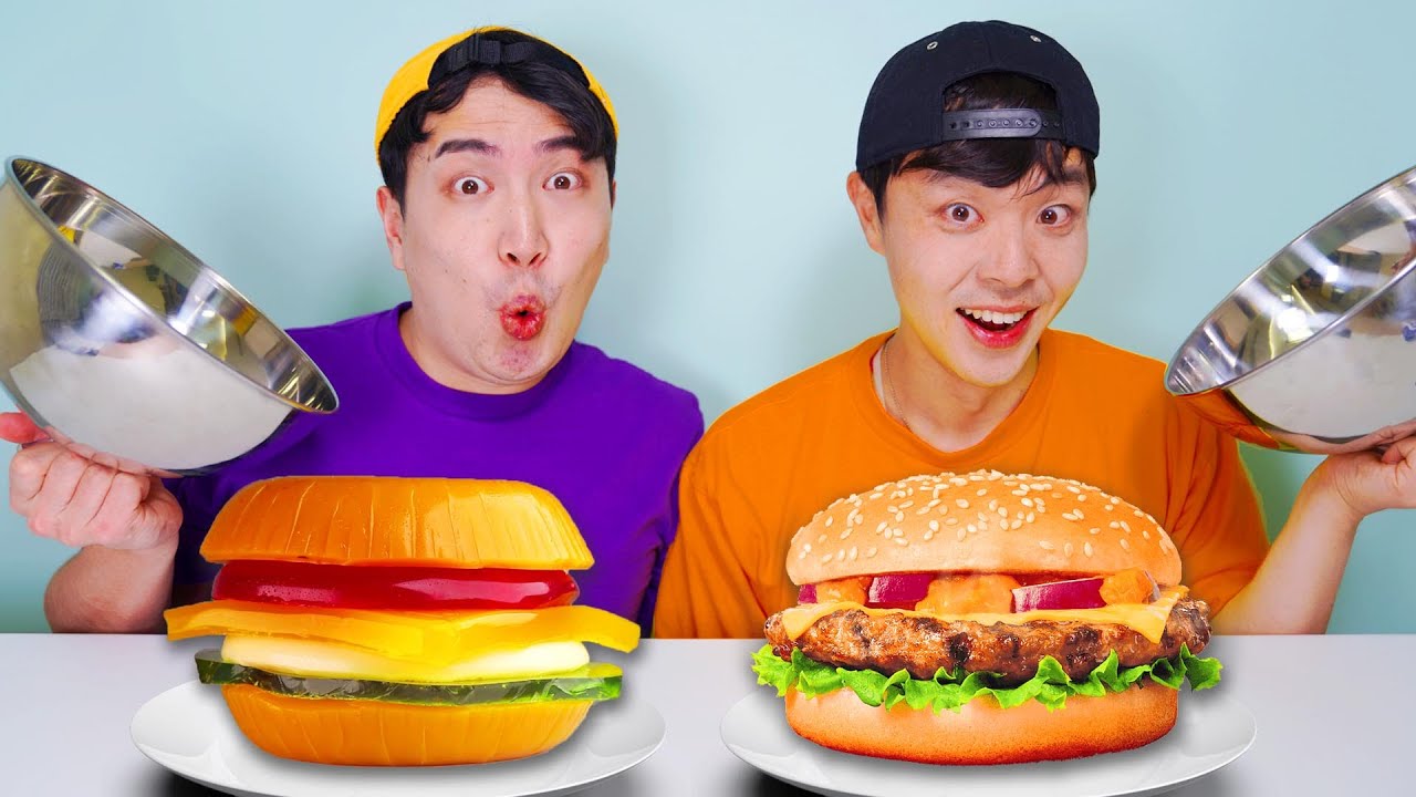 REAL FOOD VS GUMMY CHOCOLATE FOOD CHALLENGE 젤리 초콜릿 챌린지 MUKKABI 먹깨비 먹방