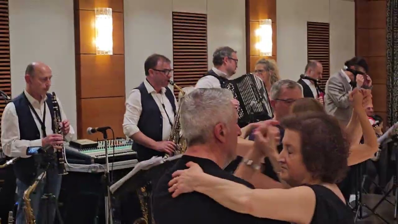GIANPIERO valzer di Casadei eseguito dall'orchestra LA NUOVA ROMAGNA FOLK