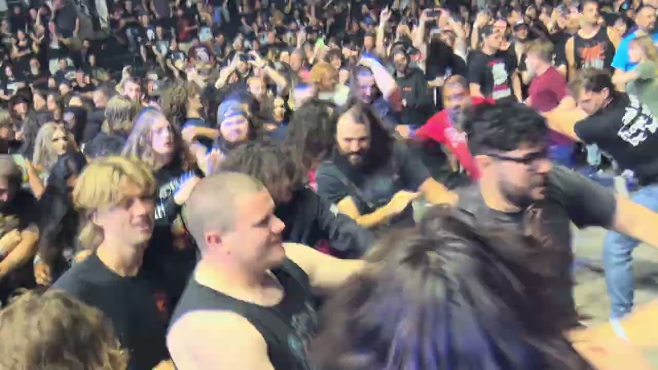 Cannibal Corpse - Scourge Of Iron live #cannibalcorpse