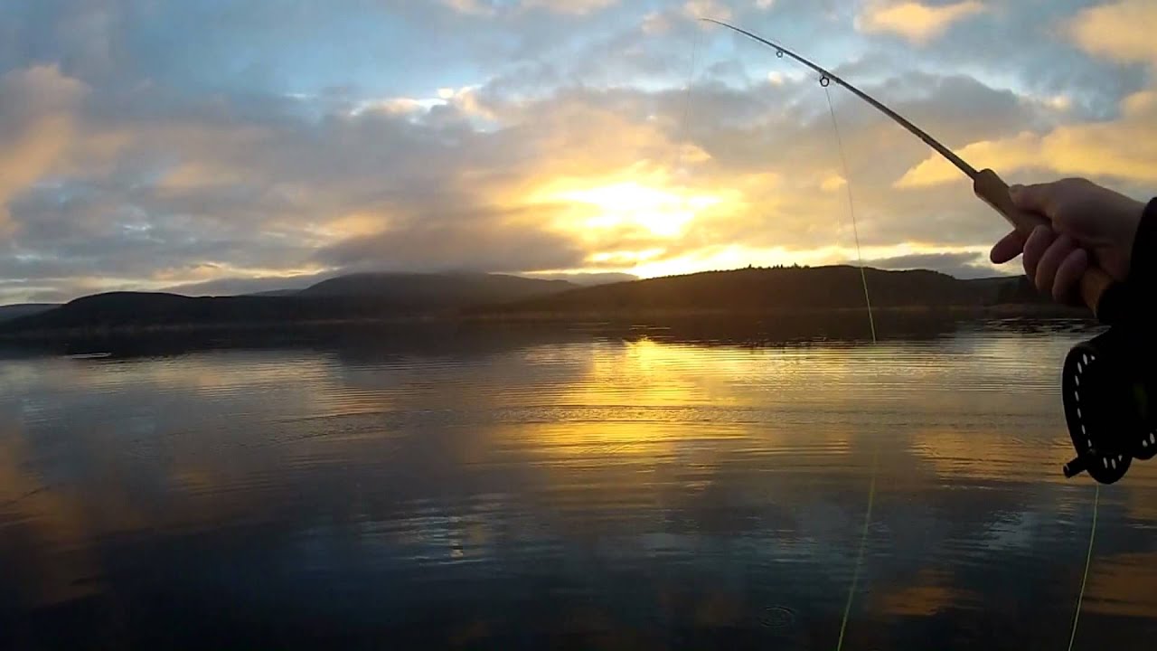 Andrew Toft practicing single handed Spey-Casting  watch/HD.