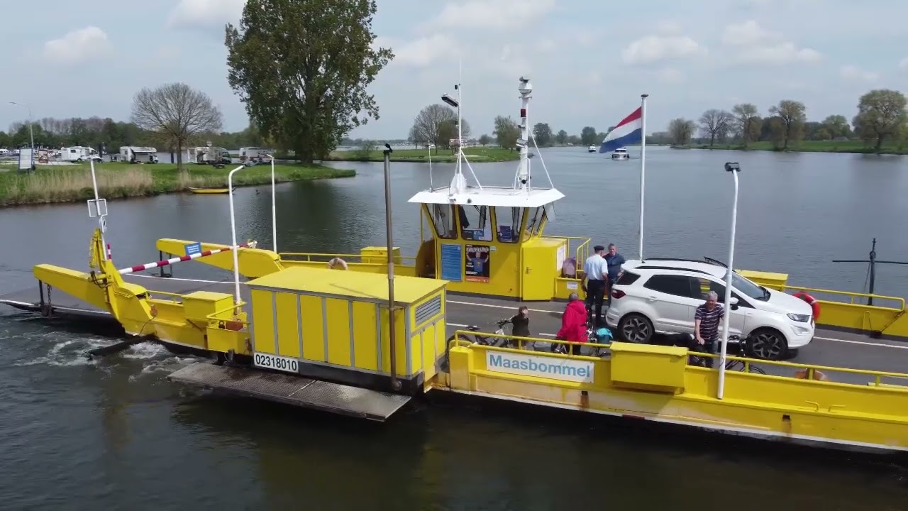 Doop eerste vaart elektrisch veer Batenburg-Demen.