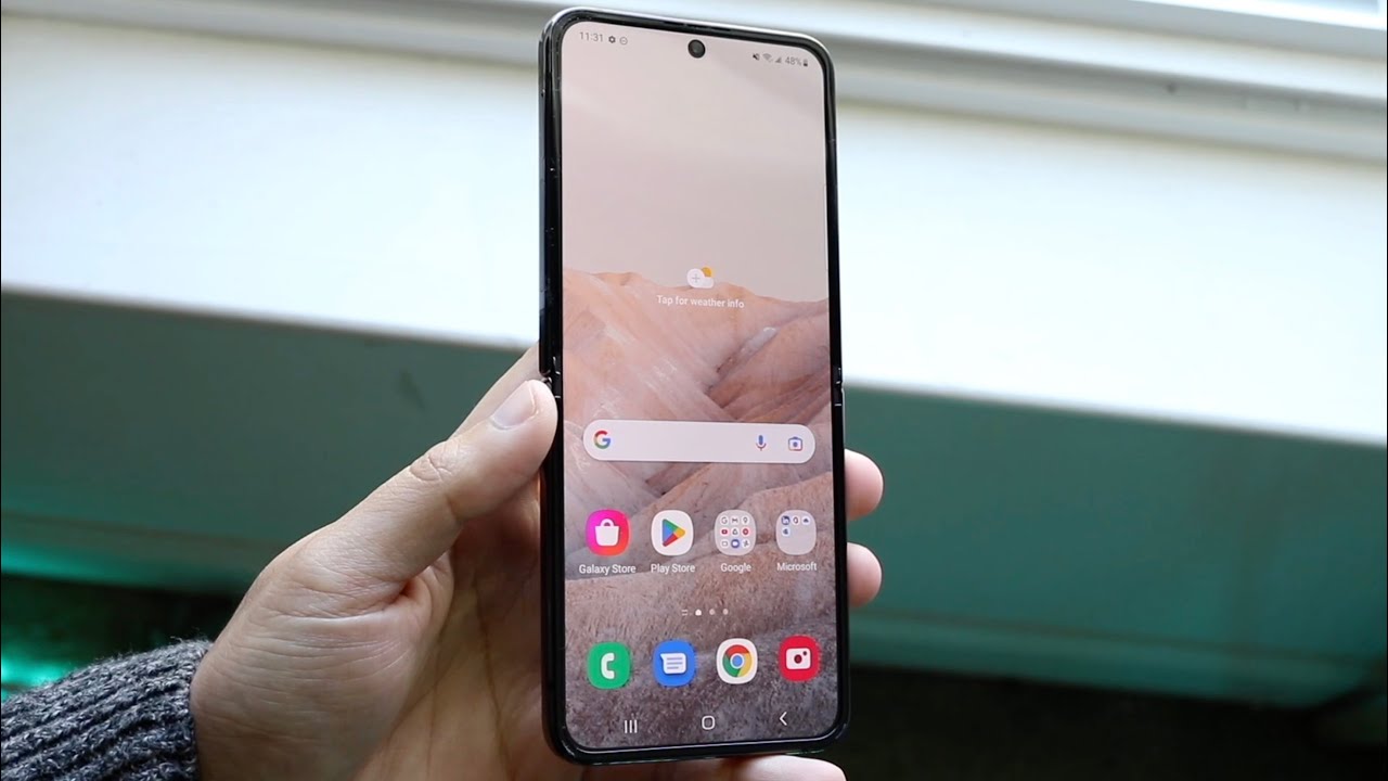 Samsung Galaxy Z Flip 4 In 2025! (Still Worth Buying?) (Review)