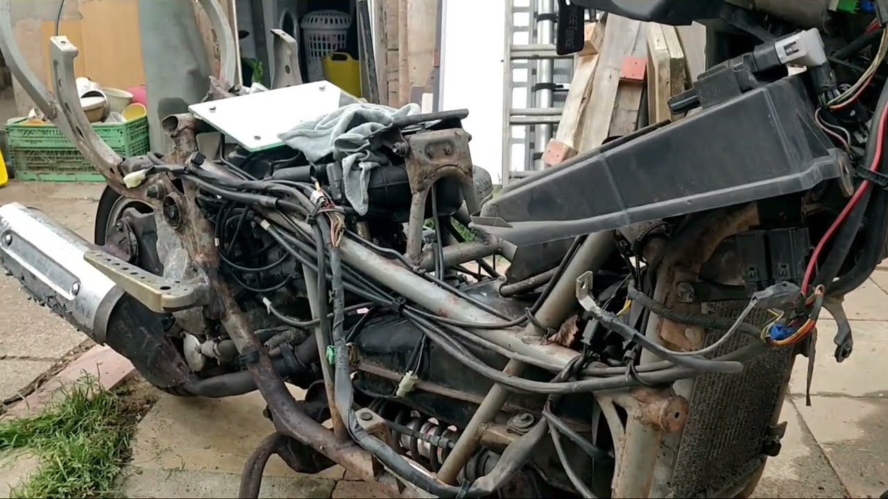 Suzuki Burgman AN 400. Rozbiórka do remontu.