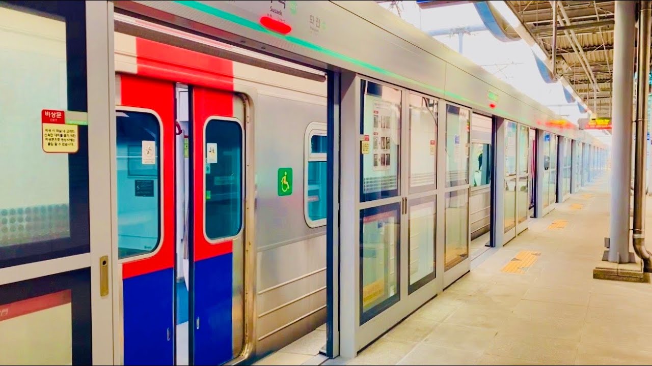 경의중앙선 수색역의 전동차들 / Susaek station trains