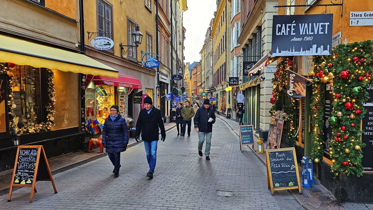 Sweden 🇸🇪 Stockholm - City Center - Drottninggatan and Gamla Stan Old Town - 4K Walk