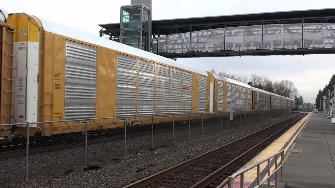 Crew 2 southbound in Kent, WA, 1-7-2015