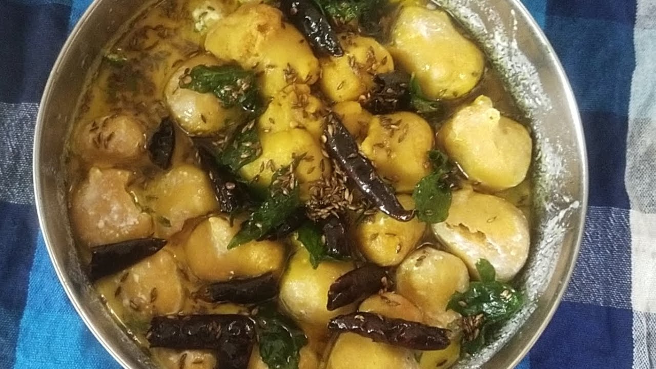 Dahi bade (besan) Hyderabadi famous street style Dahi bade# dahibade#dahiwadarecipe