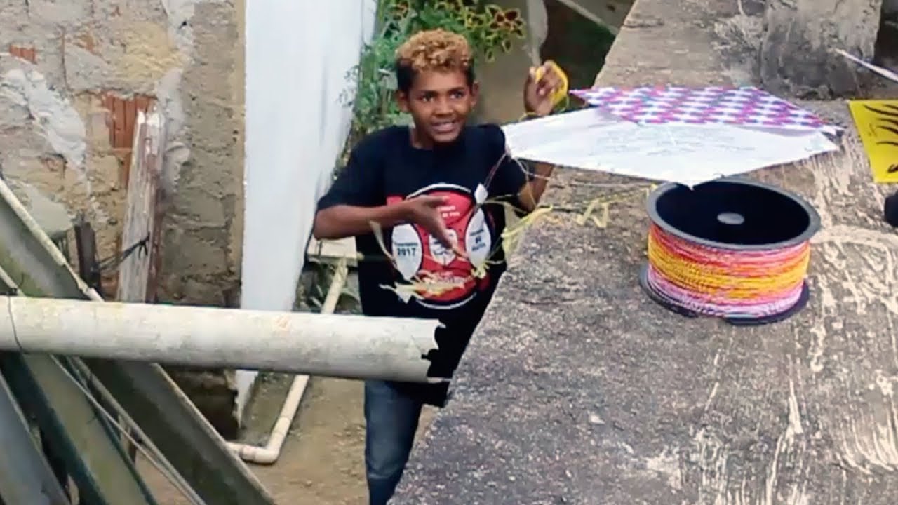 Menor do Relo Pegou Pipa Voada na Polícia