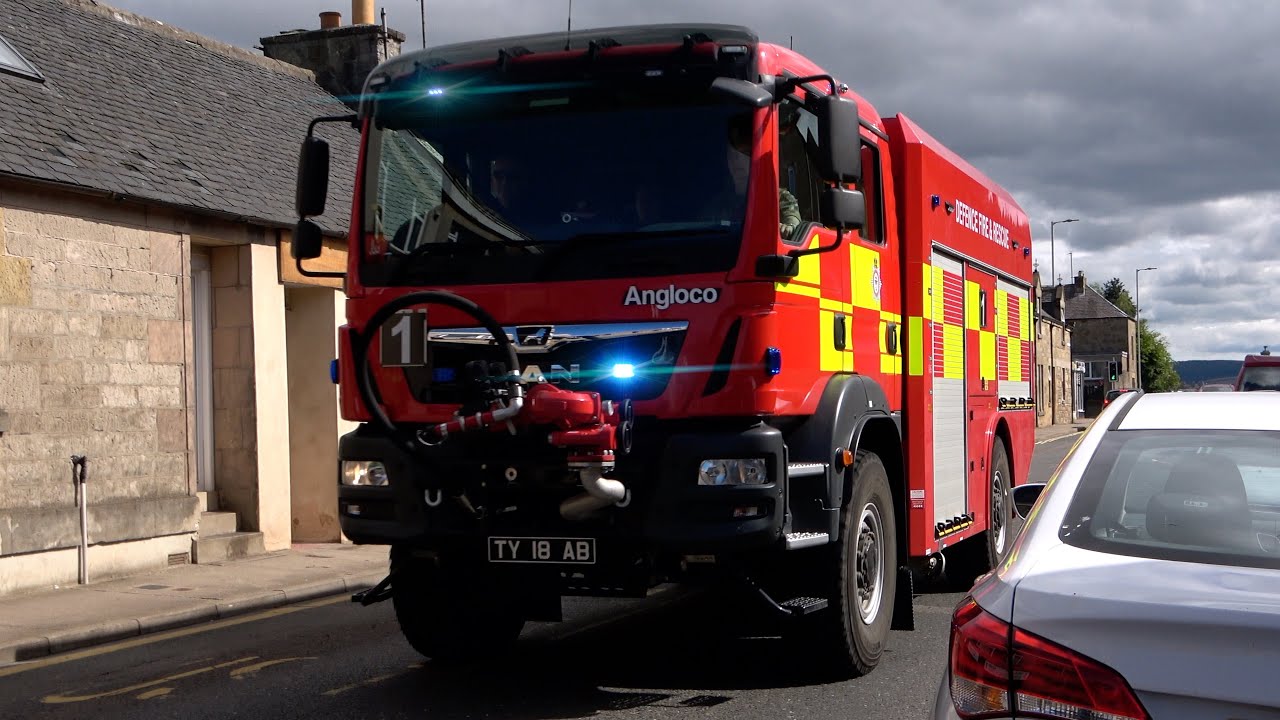 *RARE* Royal Airforce Military Fire Truck on Lights & Sirens Responding to RAF Lossiemouth [4K]