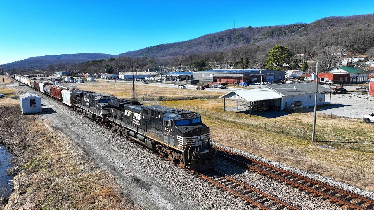 Norfolk Southern 168 coming out of the Rockwood siding after A meet 