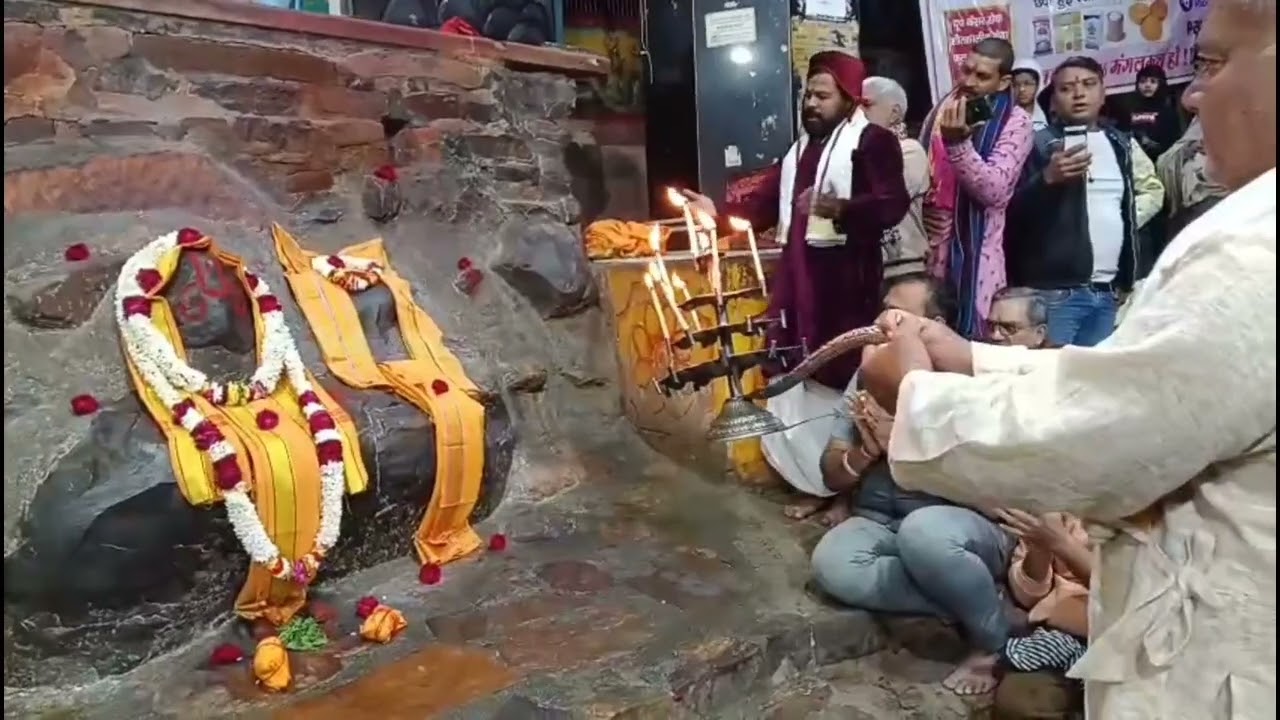 24-1-26 | શ્રી ગિરિરાજ દર્શન | श्री गिरिराज जी मुखारविंद जतीपुरा गोवर्धन नाथ के मंगला आरती के दर्शन