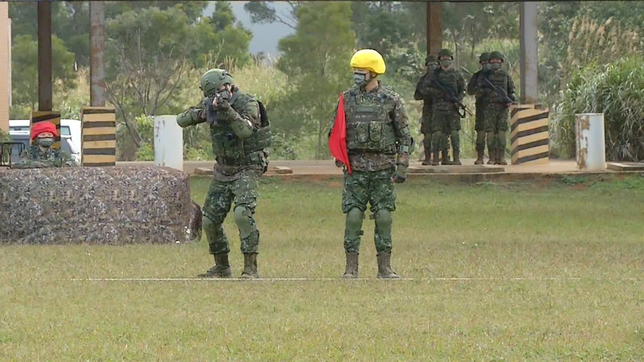 國軍推實戰化射擊訓練 3種射擊姿勢考驗臨場反應｜20230221 公視晚間新聞