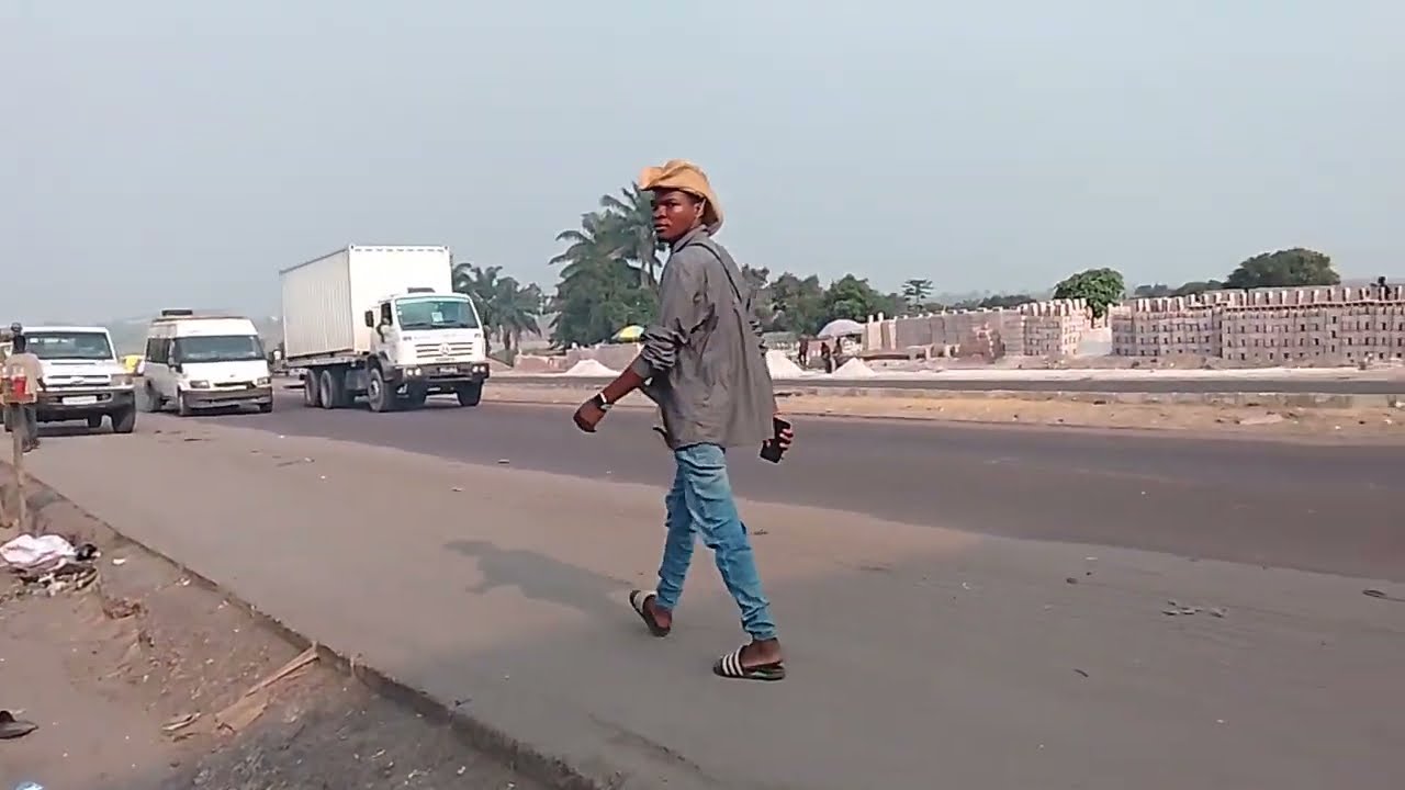 Parcelle avendre sur boulevard C/ nsele arrêt Terre jaune 10/16 prix 85000$ a discuté+243812945006