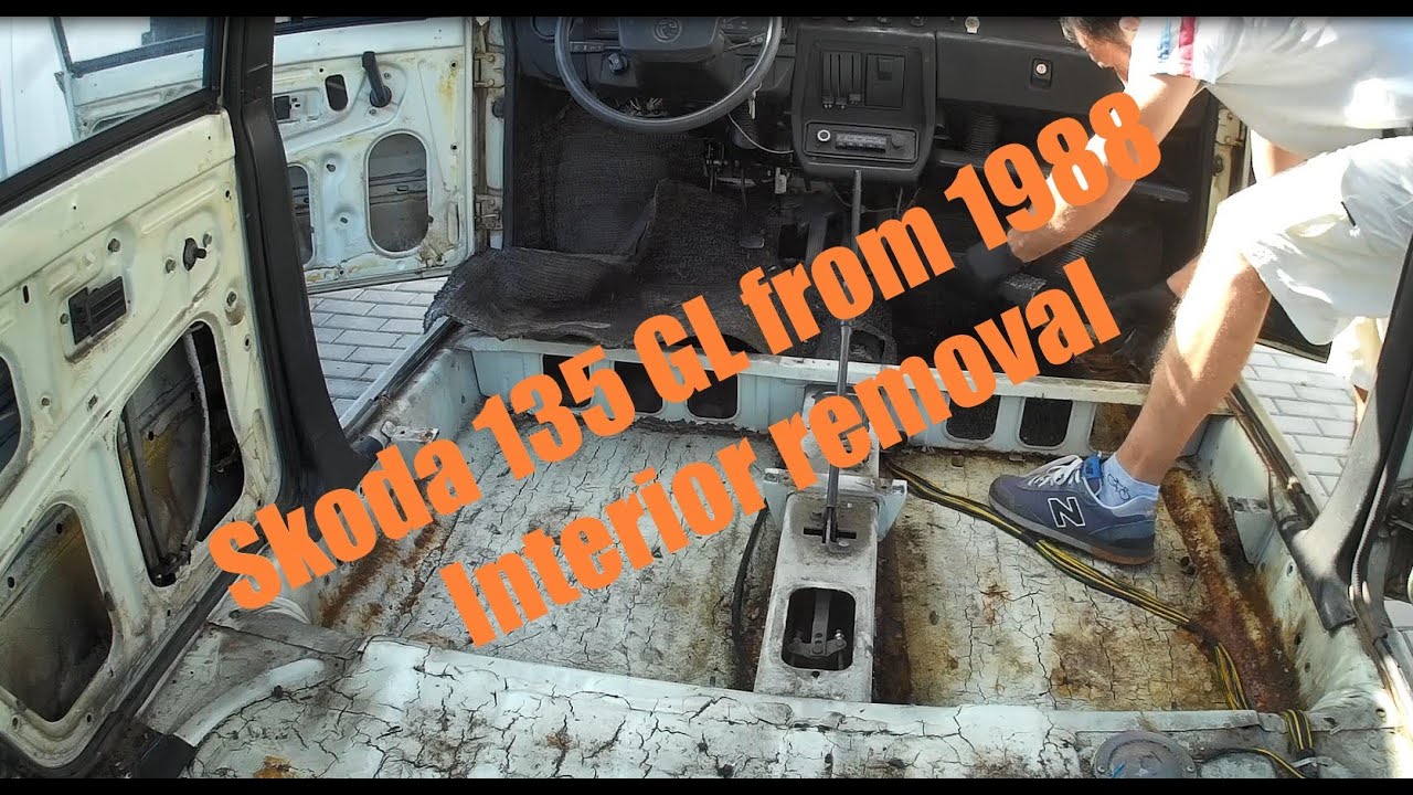 Skoda 135 GL from 1988 - Removing Interior + first wash in 5 years