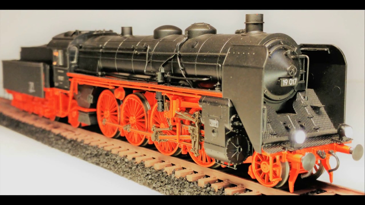 BR 19 017 (DR) H0 Schnellzug - Dampflokomotive (Sachsenstolz) Baureihe 19 G&uuml;tzold 48100 - Slideshow