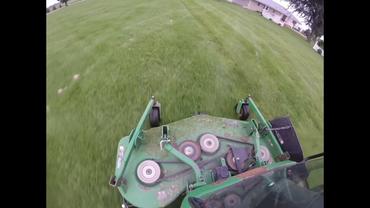 Mowing with the John Deere 1435