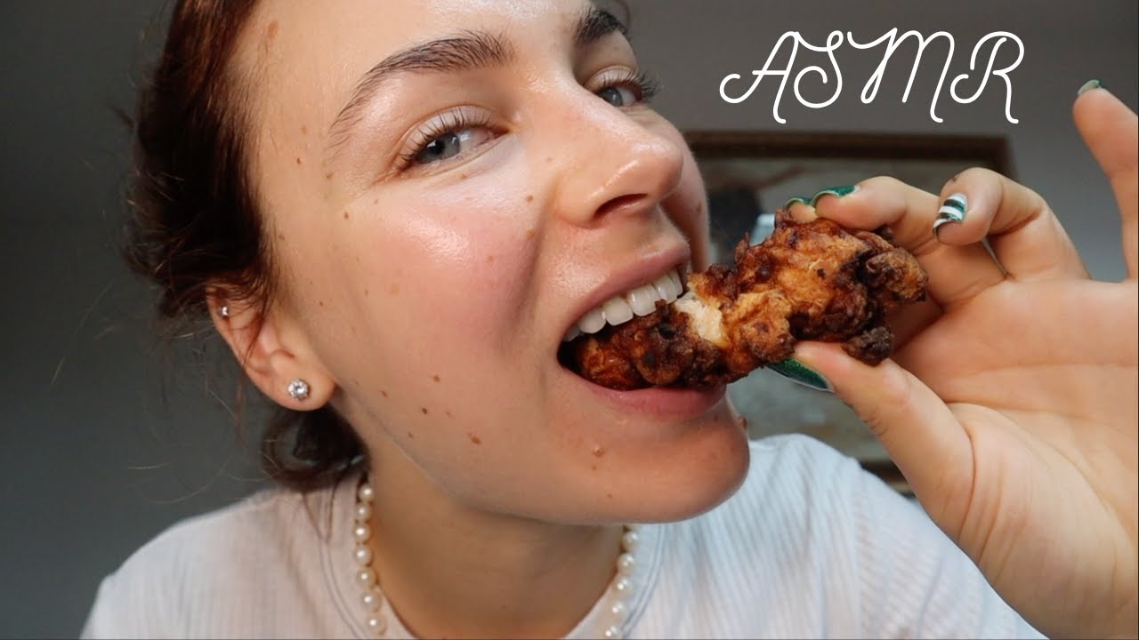 ASMR | Eat with me! FRIED CHICKEN + Holiday Loneliness Chat (Crunching, Mouth Sounds, Swallowing)