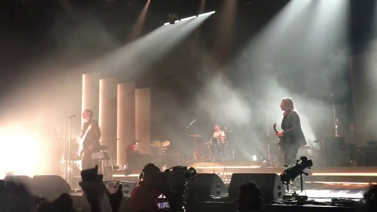 Arctic Monkeys - Dancing Shoes [Live at 3Arena, Dublin 24.09.18]