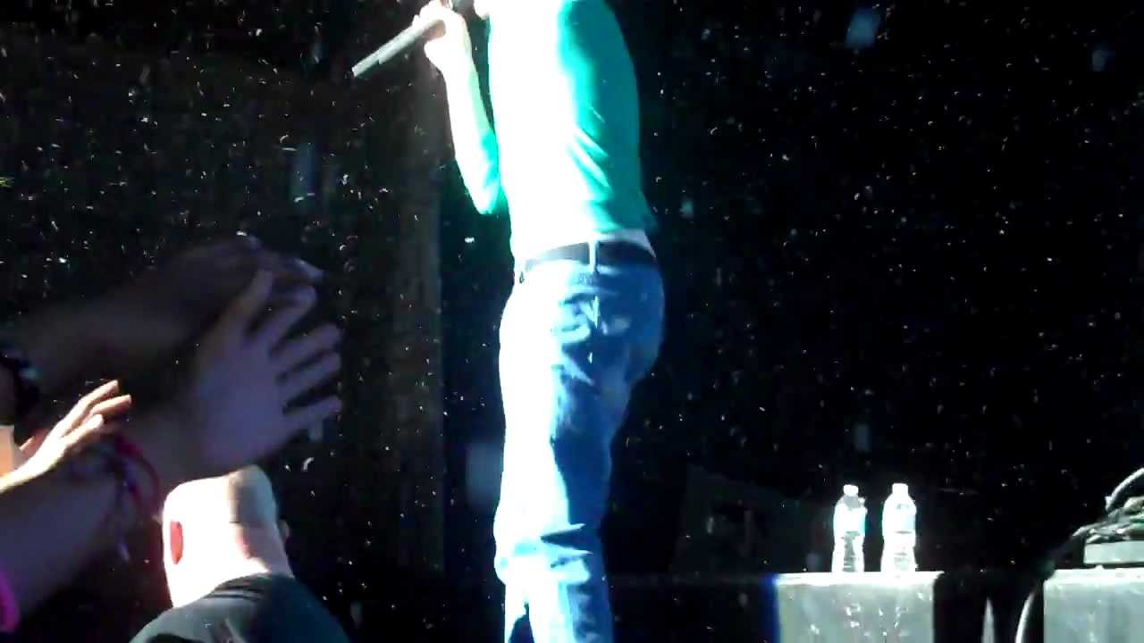 FRONT ROW: ONE DIRECTION - ONE THING (Toronto - 5/31/12)