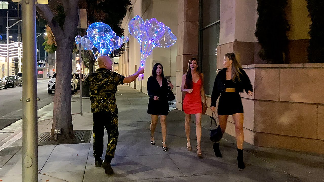 Beverly Hills at Night - Rodeo Drive - Luxury Shops, Cars - Restaurants [4k] LA Walking Tour 2022