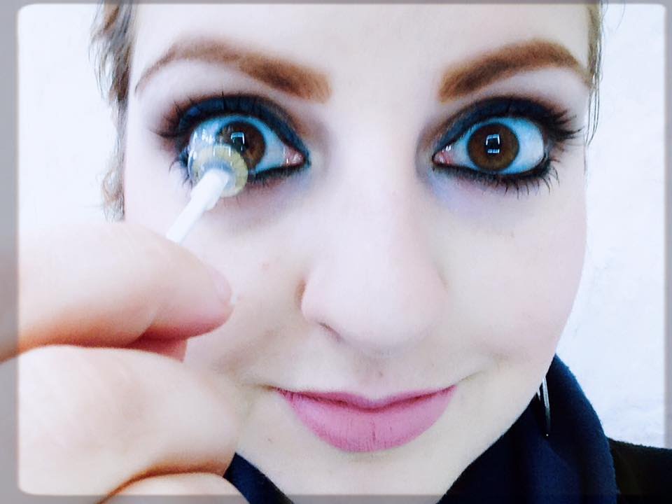 Como colocar lentes com palito/ Como aplicar lentes de contato com ventosa/vara/aplicador