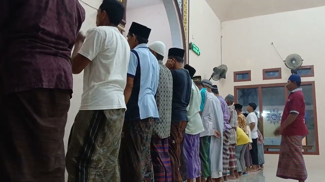 SHOLAT BERJAMA'AH DIMASJID 