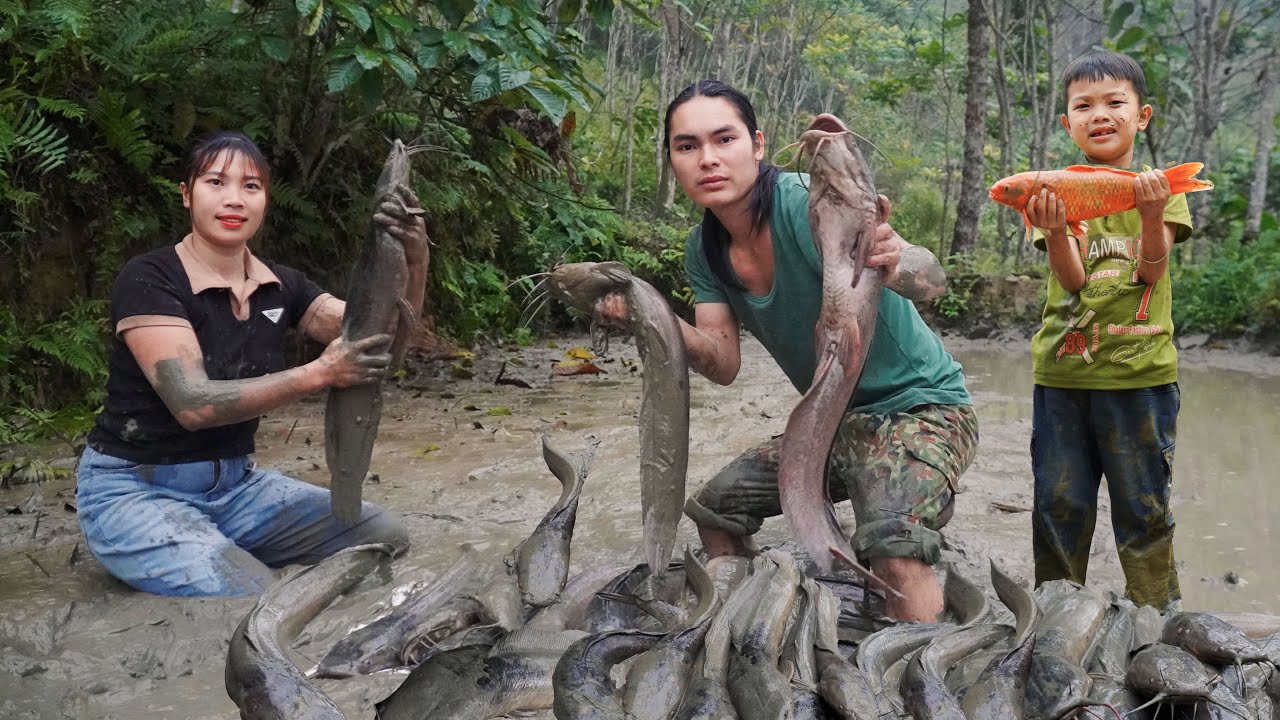 Harvesting catfish, the process of making smoked fish, preserving Tet food, just surviving