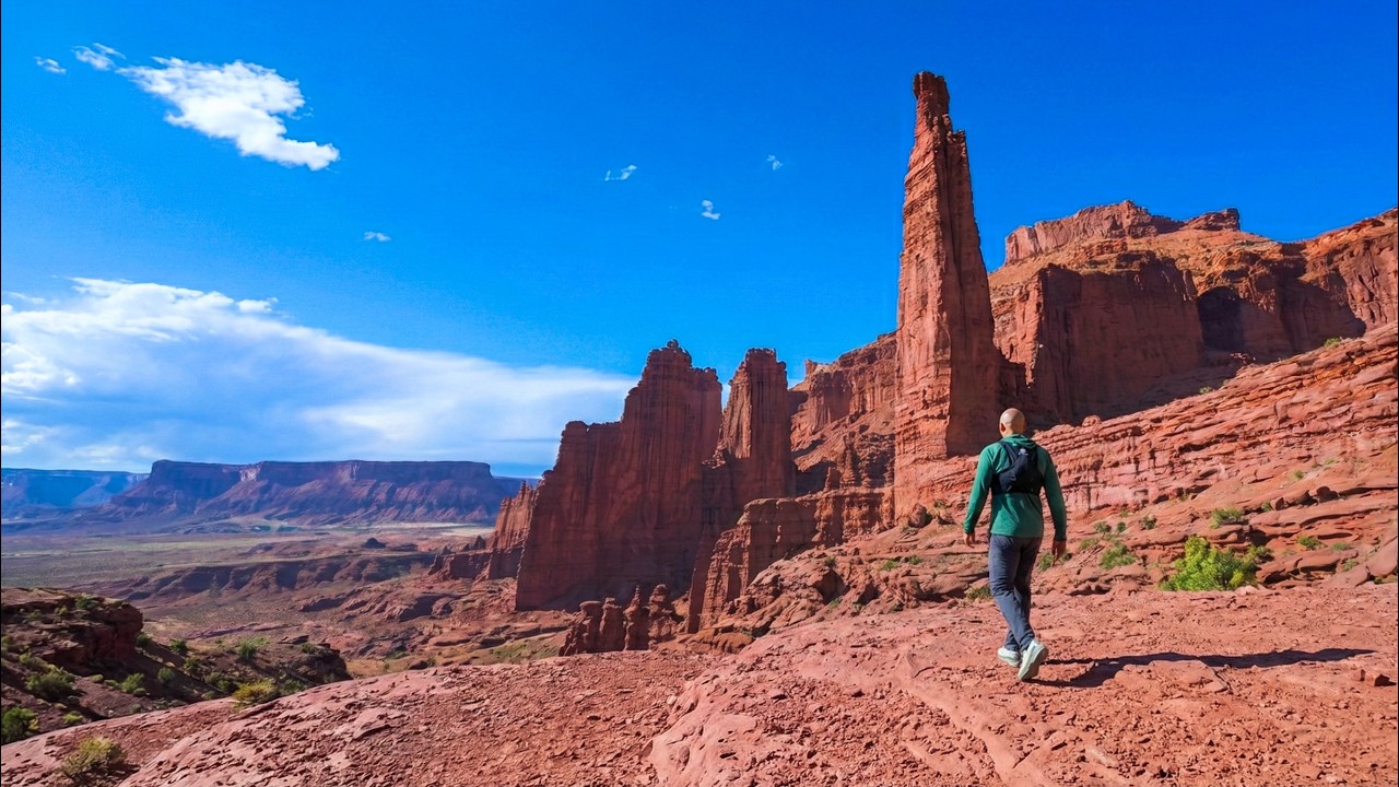 Silent Hiking the Fisher Towers Trail, Utah | Sandstone Spires Near Moab | 4K HDR