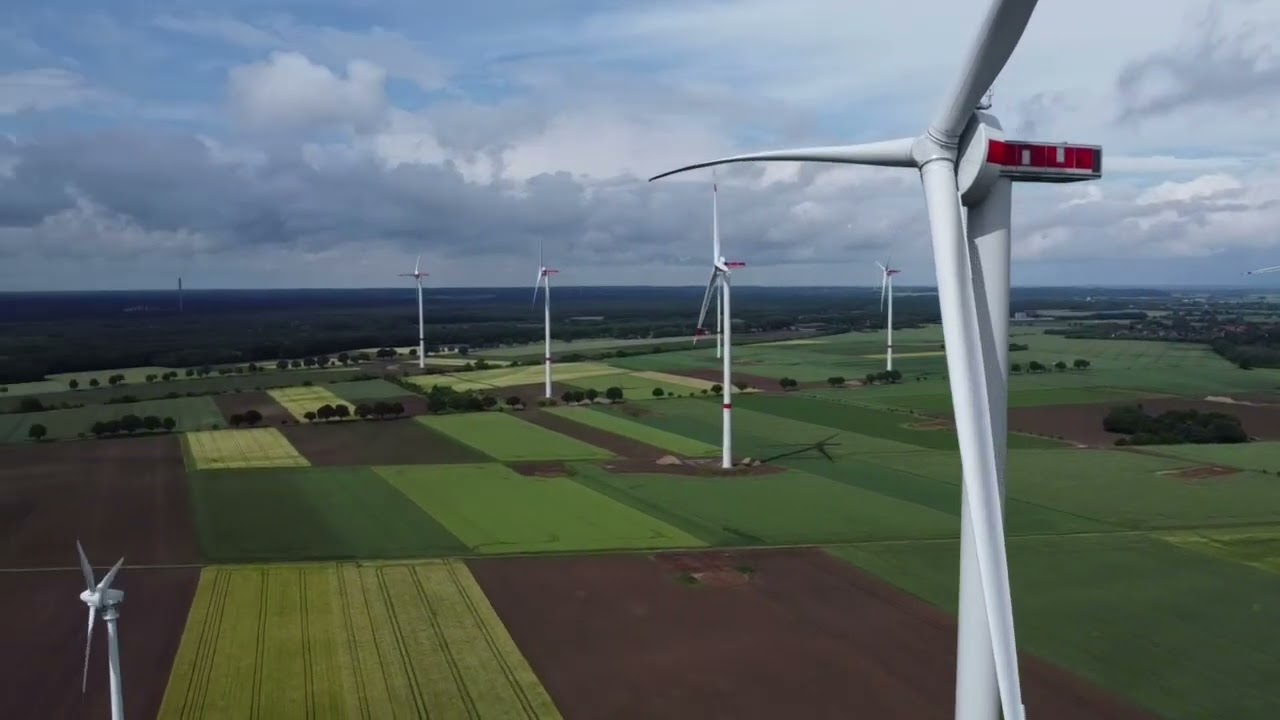 Enercon E40 mit Baustelle E-126 bei Uchte