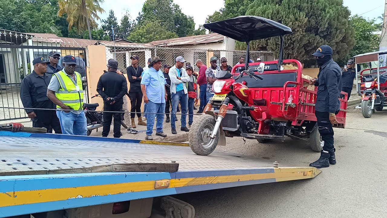 Alcalde Riveron inicia medidas de regulación a motores Haitianos que entran al municipio 
