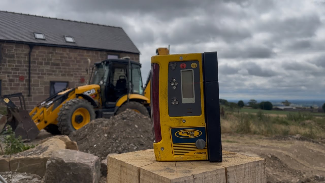 JCB 4cx with Spectra CR600 laser receiver 