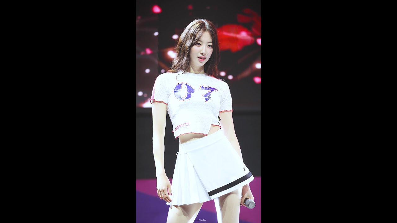 리이나 RIINA H1-KEY 하이키 - 뜨거워지자 + 건물 사이에 피어난 장미 + Heart Light 4K 세로 직캠 @240821 울산 세계 명문대학 조정 페스티벌