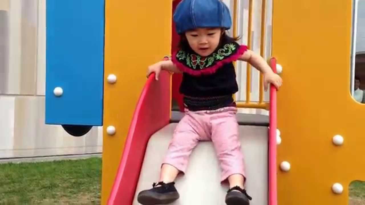 函館の蔦谷書店の外です♪かぶっているのはライトブルーベレー帽♪Hinata wearing a light blue beret in Hakodate