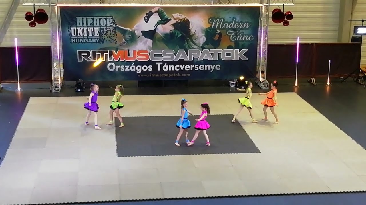 Szilágyi Aliz Norina és a Hajlakk / Hairspray formáció 1. hely