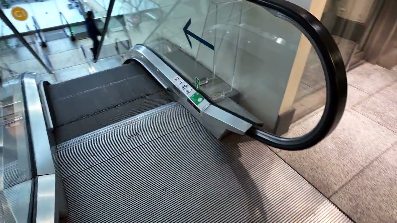 Sweden, Stockholm, Skärholmen Centrum, 6X escalator, 3X elevator