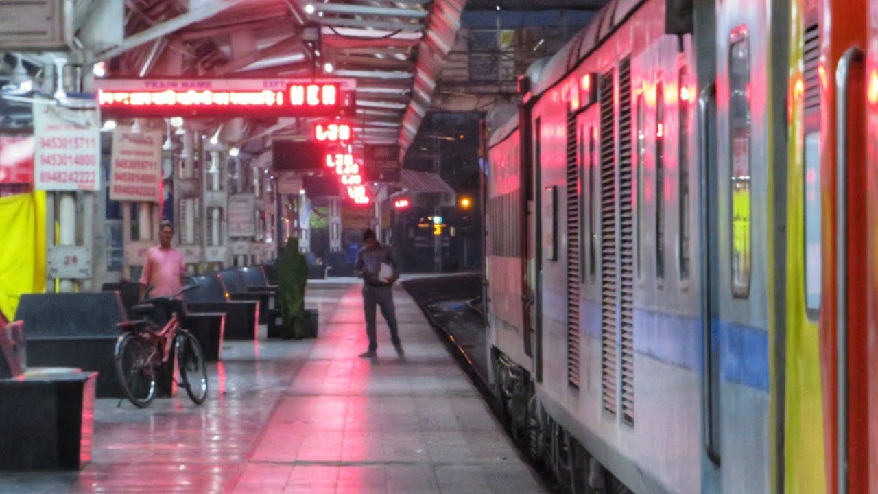 Lucknow - Anand vihar full Journey compilation in Double decker express