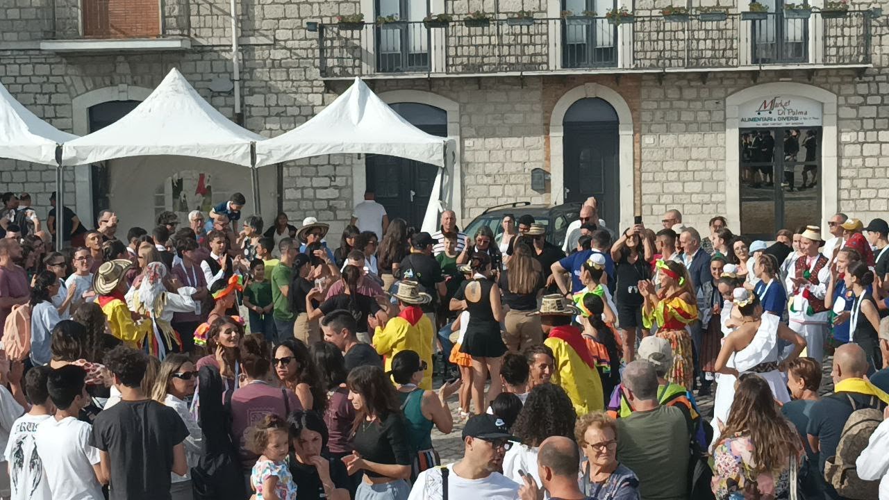 I colori del mondo Latino sfilano a Pontelandolfo per Brigantica Festival 2025